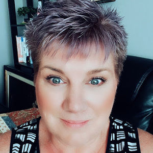 Meet your Posher, Suzanne